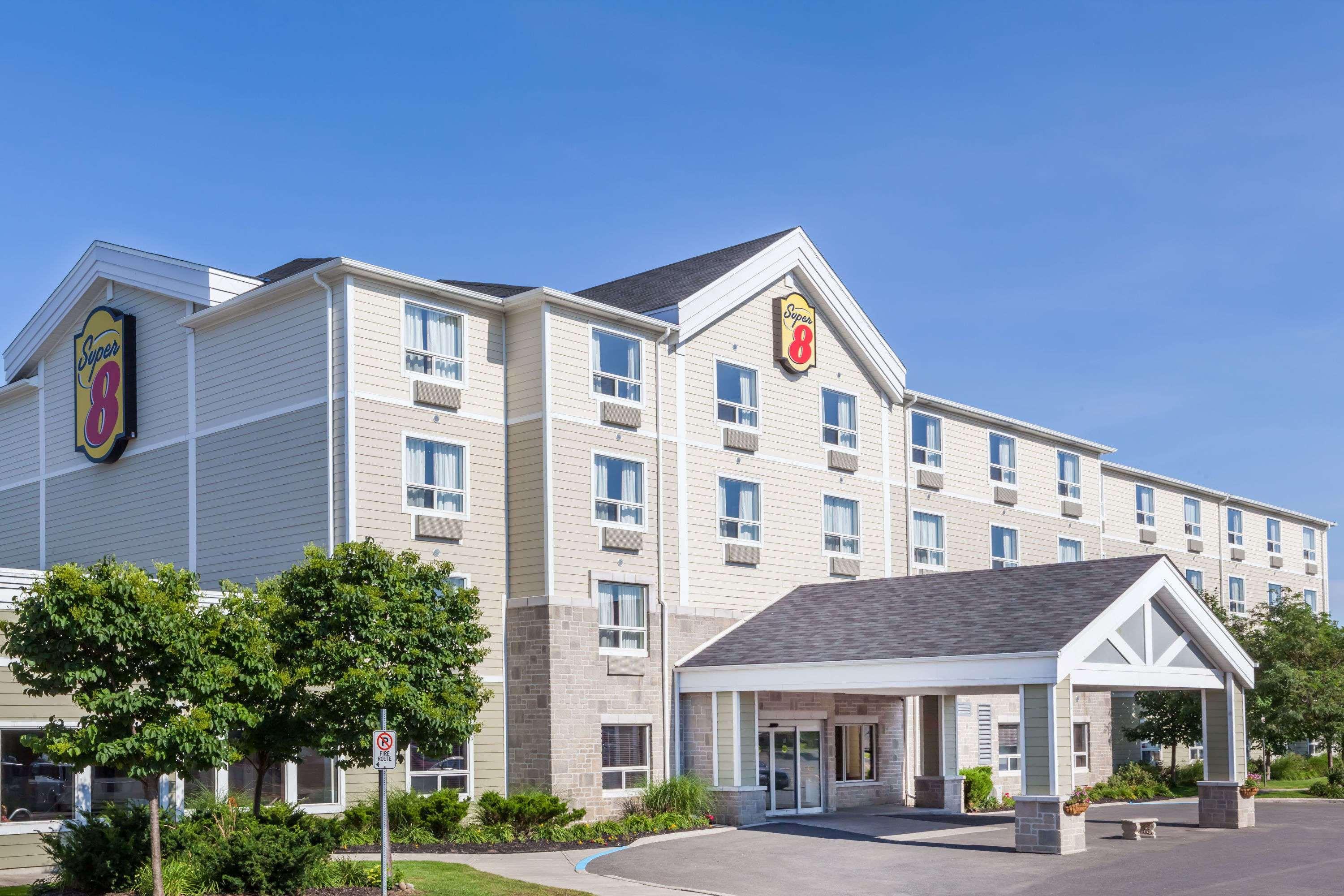 Super 8 By Wyndham Peterborough Hotel Eksteriør billede