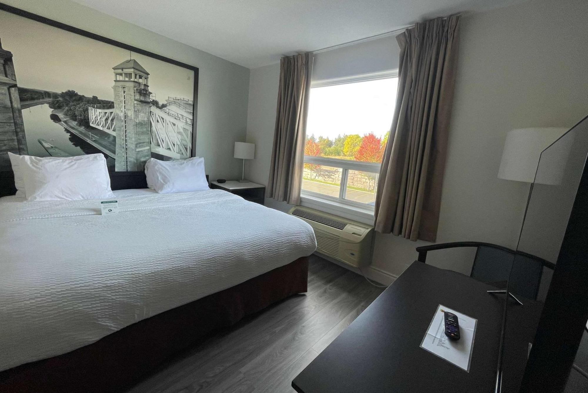 Super 8 By Wyndham Peterborough Hotel Eksteriør billede