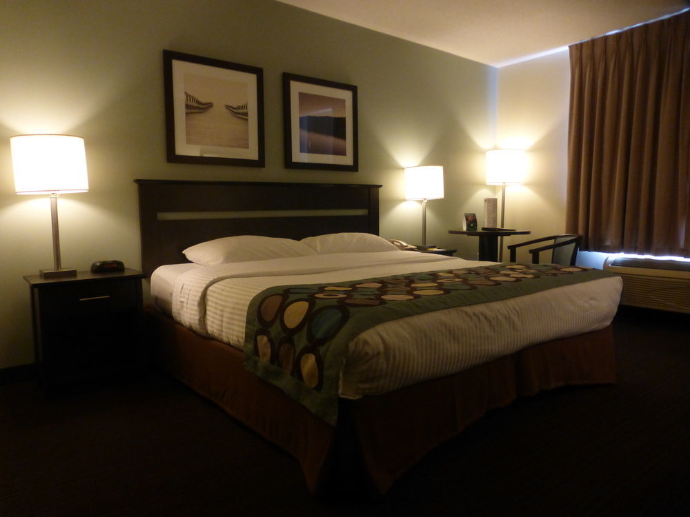 Super 8 By Wyndham Peterborough Hotel Eksteriør billede