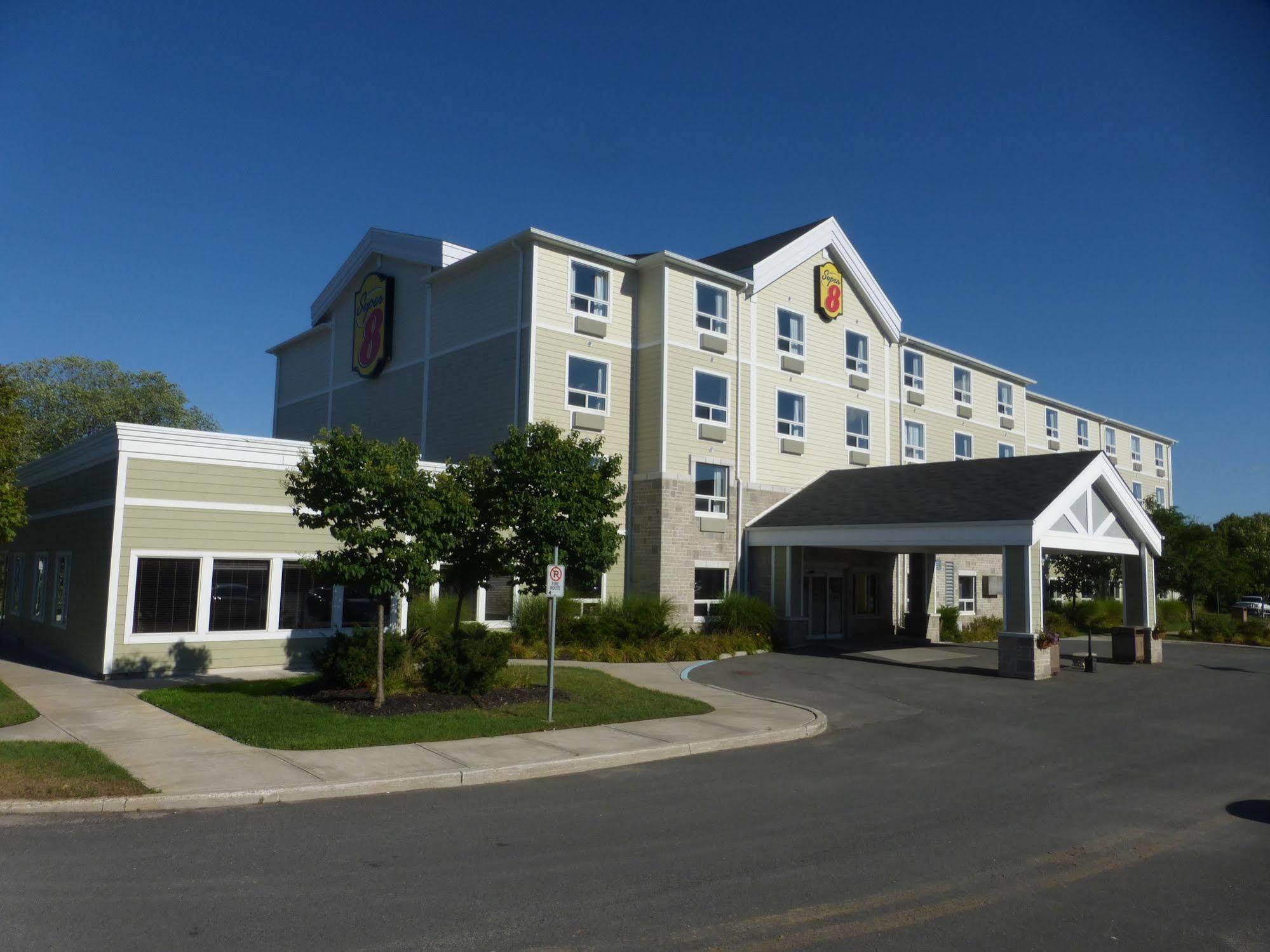 Super 8 By Wyndham Peterborough Hotel Eksteriør billede